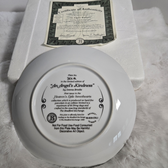 The Bradford Exchange 'An Angel's Kindness' - Picture 2 of 3